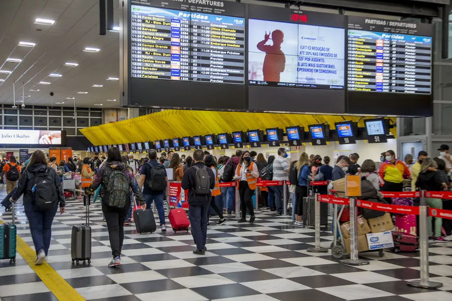 96947721 brasil sao paulo sp 10 01 2022 cancelamento de voos da latam pelo numero grande de func 1